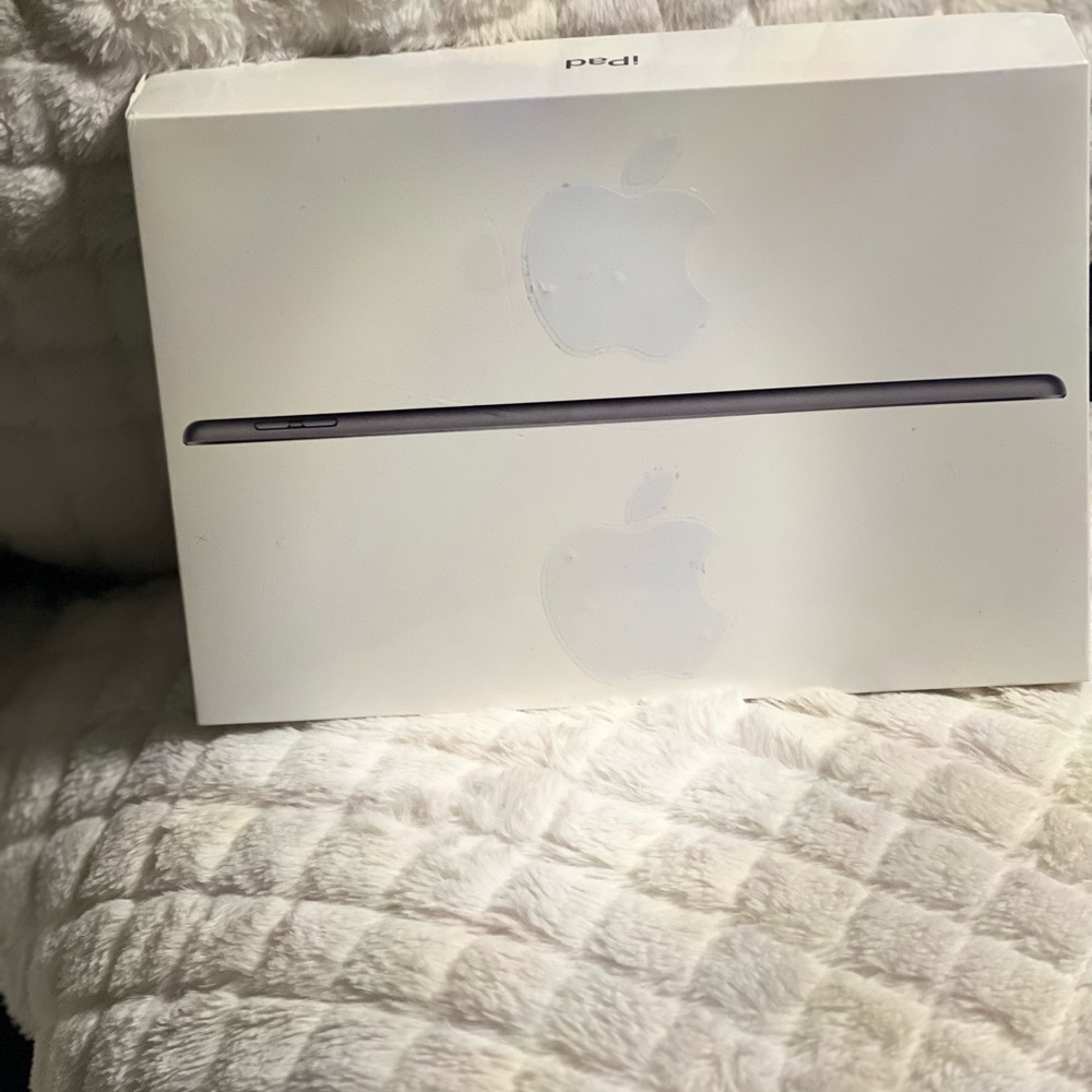 iPad 10.2 box
